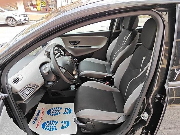 LANCIA Ypsilon 1.2 Benzina 69 CV 5 porte - 2013