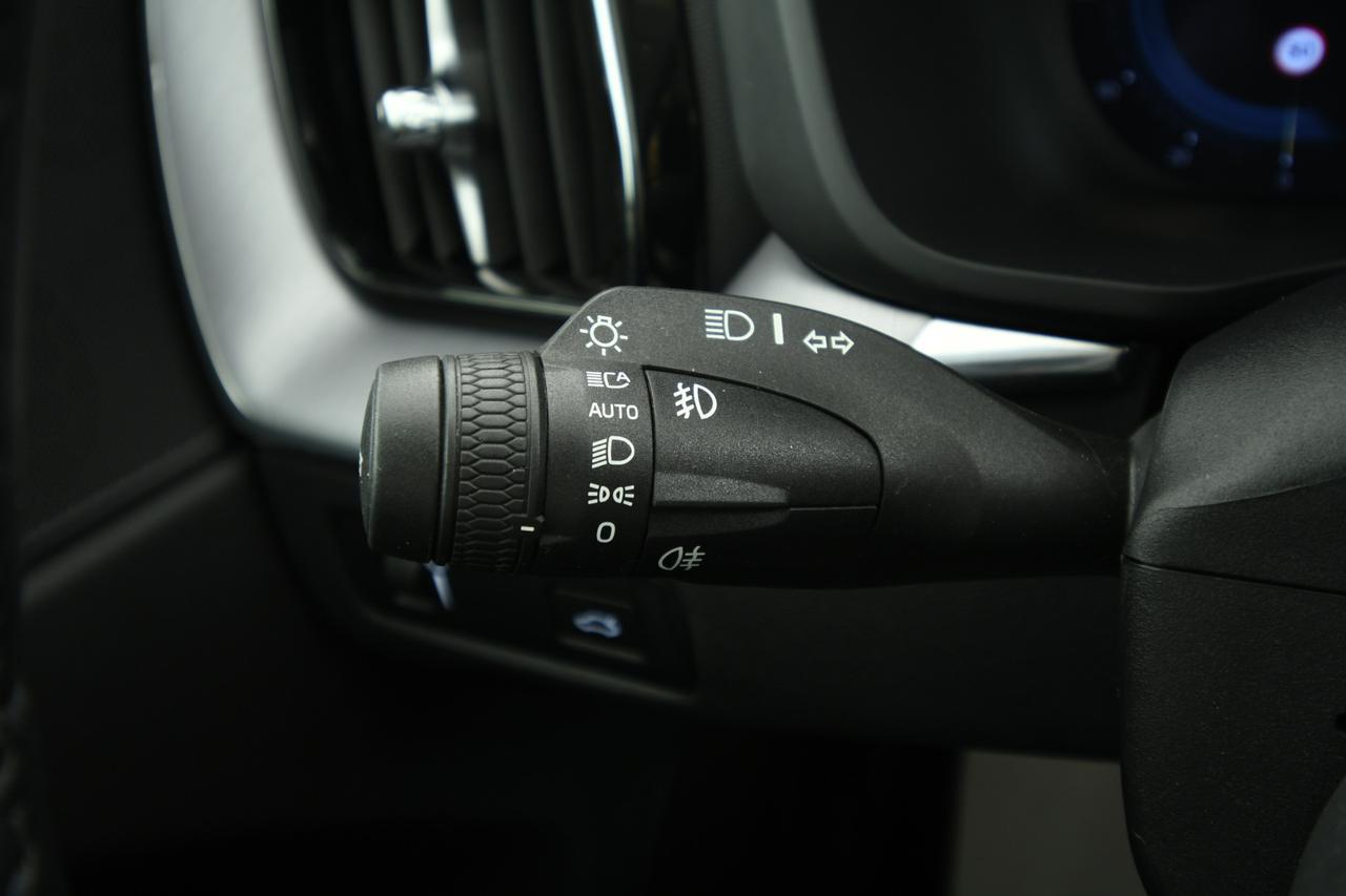 VOLVO XC60 2.0 b4 Momentum Pro awd auto CAMERA+C18"