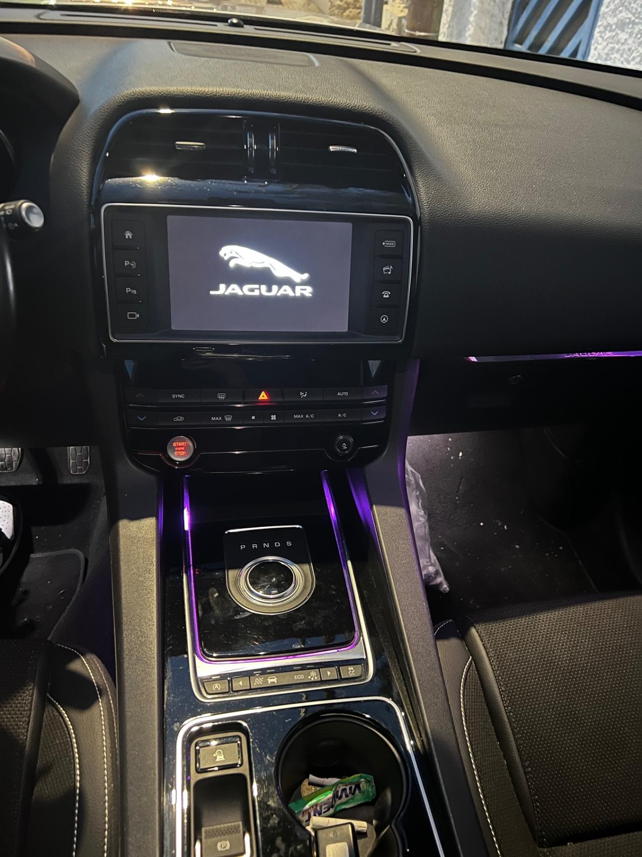 Jaguar F-Pace 2.0 D 180 CV AWD aut. R-Sport