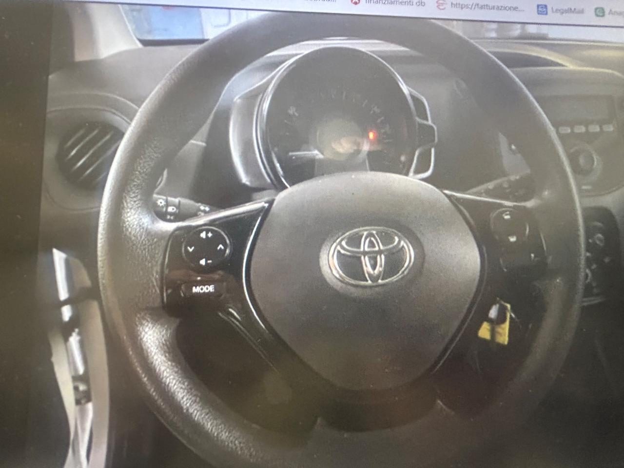 Toyota Aygo Connect 1.0 VVT-i 72 CV 5 porte x-play