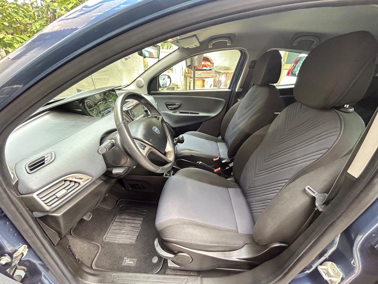 Lancia Ypsilon 1.0 FireFly 5 porte S&S Hybrid Ecochic Gold