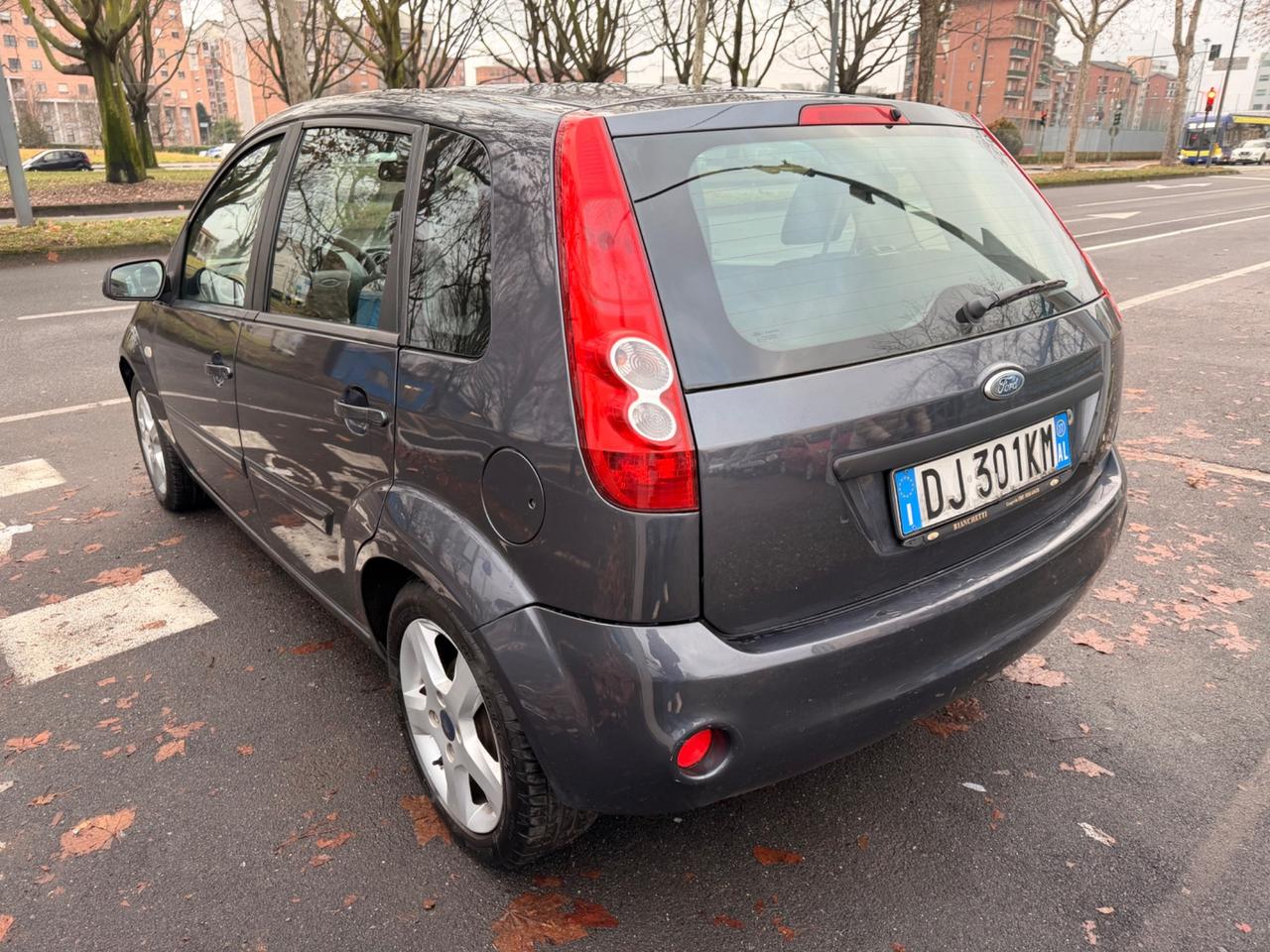 Ford Fiesta 1.2 Benz 5p. Ghia 2007