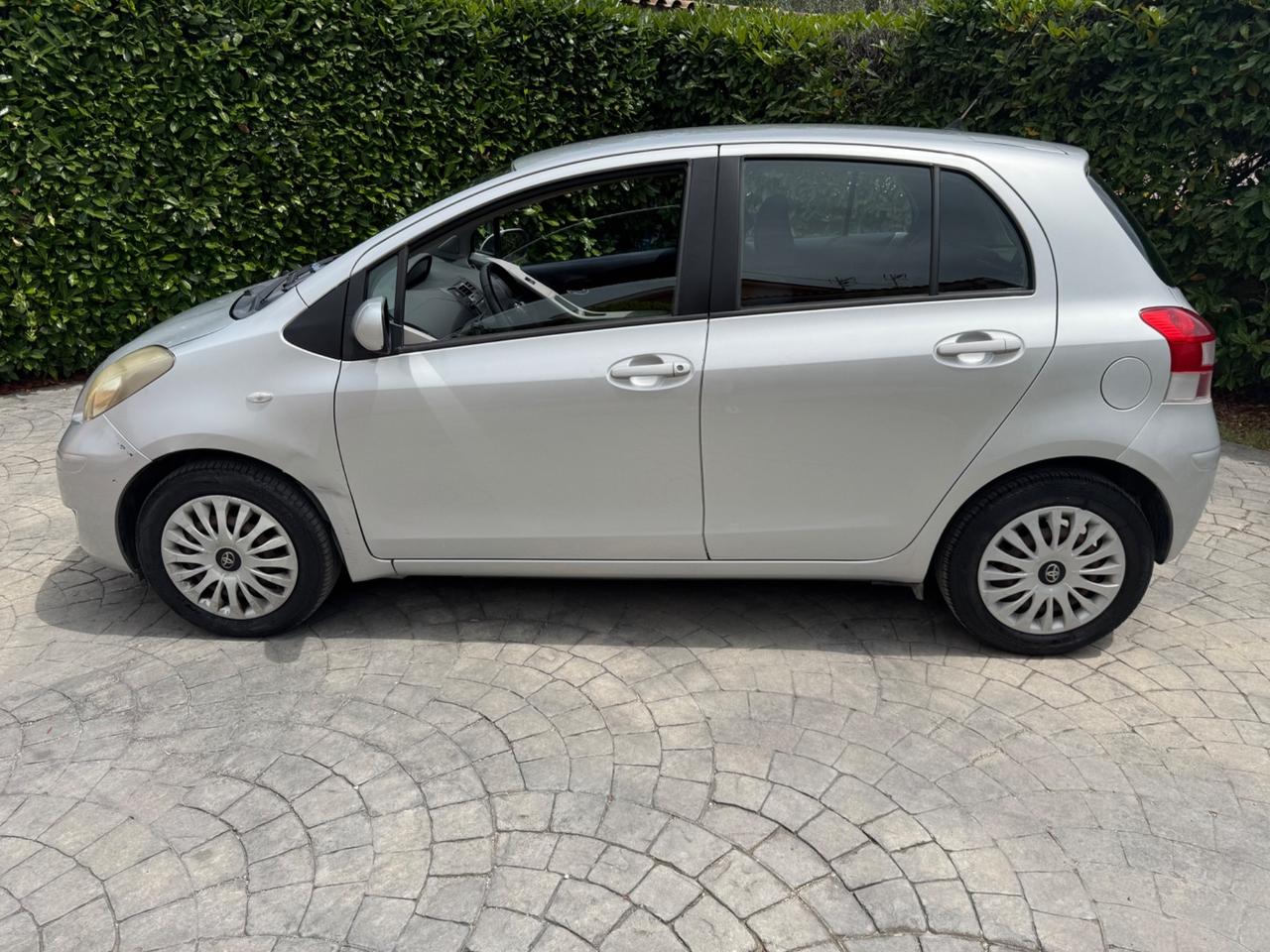 Toyota Yaris 1.3 benzina - POCHI KM - 2010