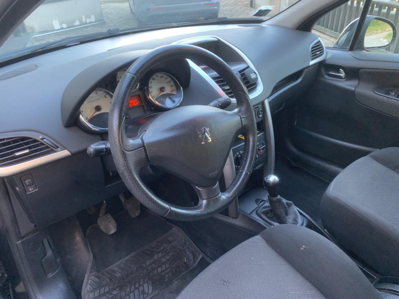 Peugeot 207 1.4 8V 75CV 3p. ONE Line