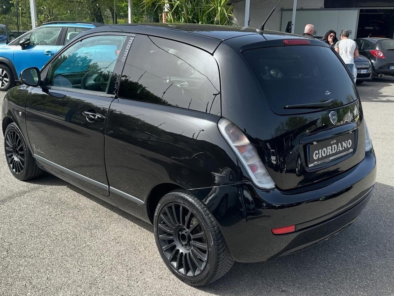 Lancia Ypsilon 1.3 MJT 90 CV MomoDesign