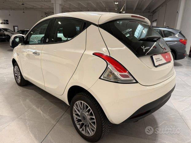 Lancia Ypsilon 0.9 TwinAir 85 CV 5 porte Metano Ec