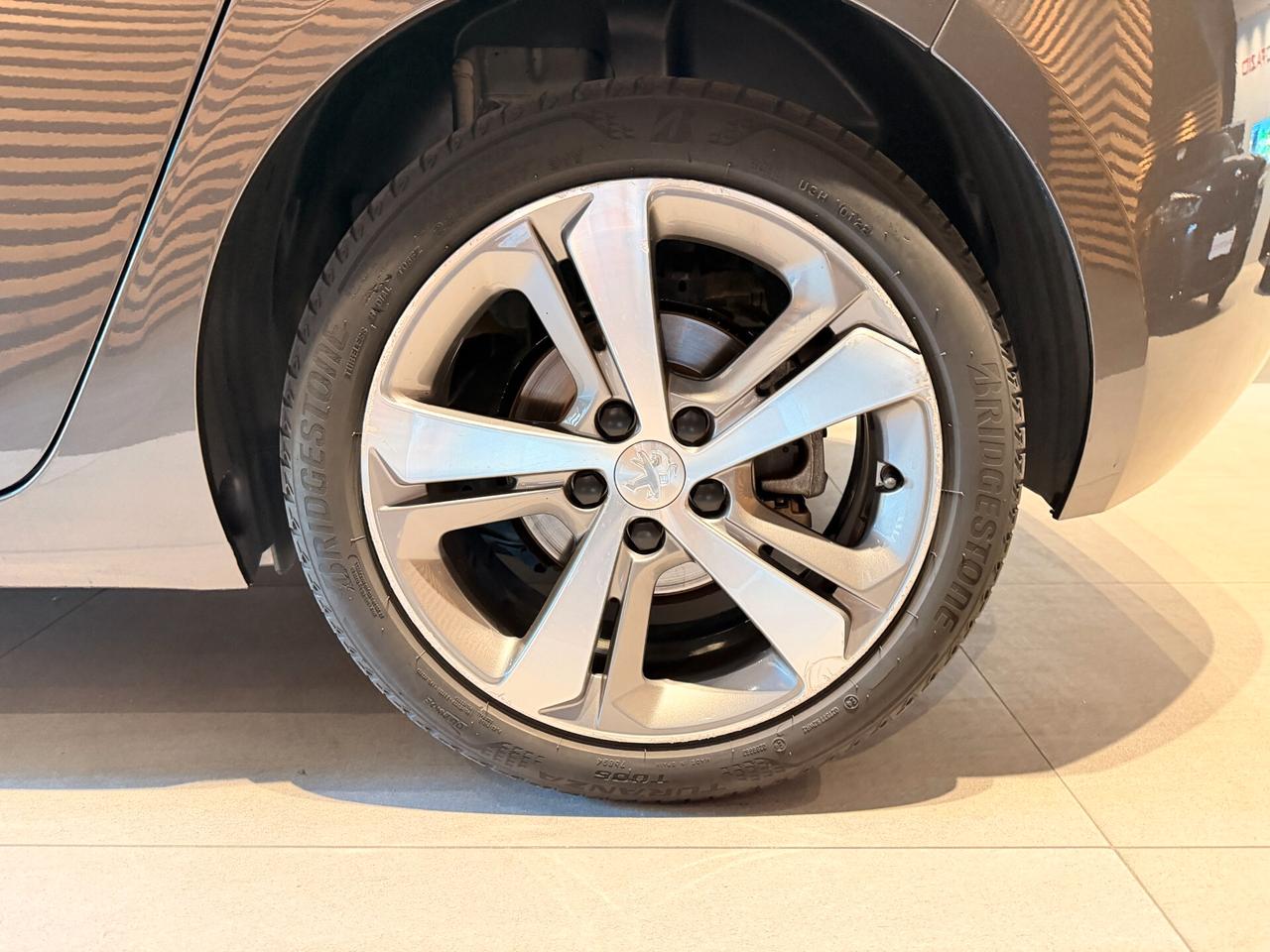 Peugeot 308 BlueHDi 130 S&S EAT8 GT