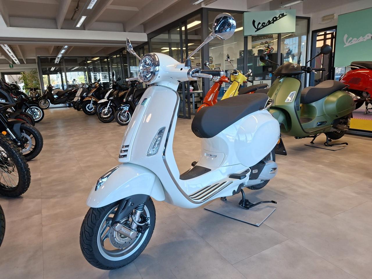 Piaggio Primavera 125 Vespa €5 plus 2026