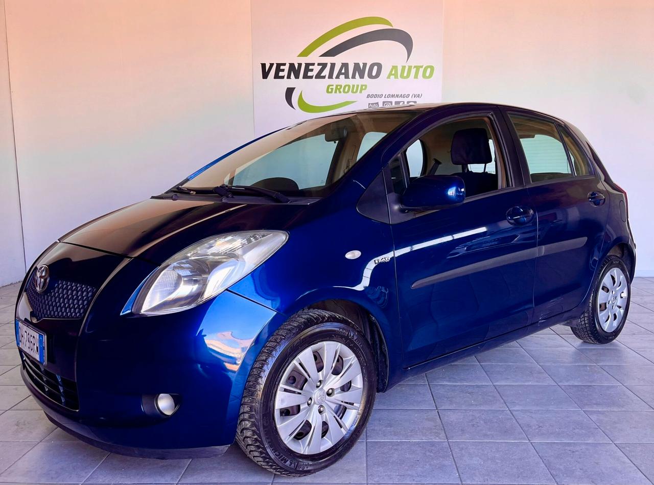 Toyota Yaris SOL 5p automatica