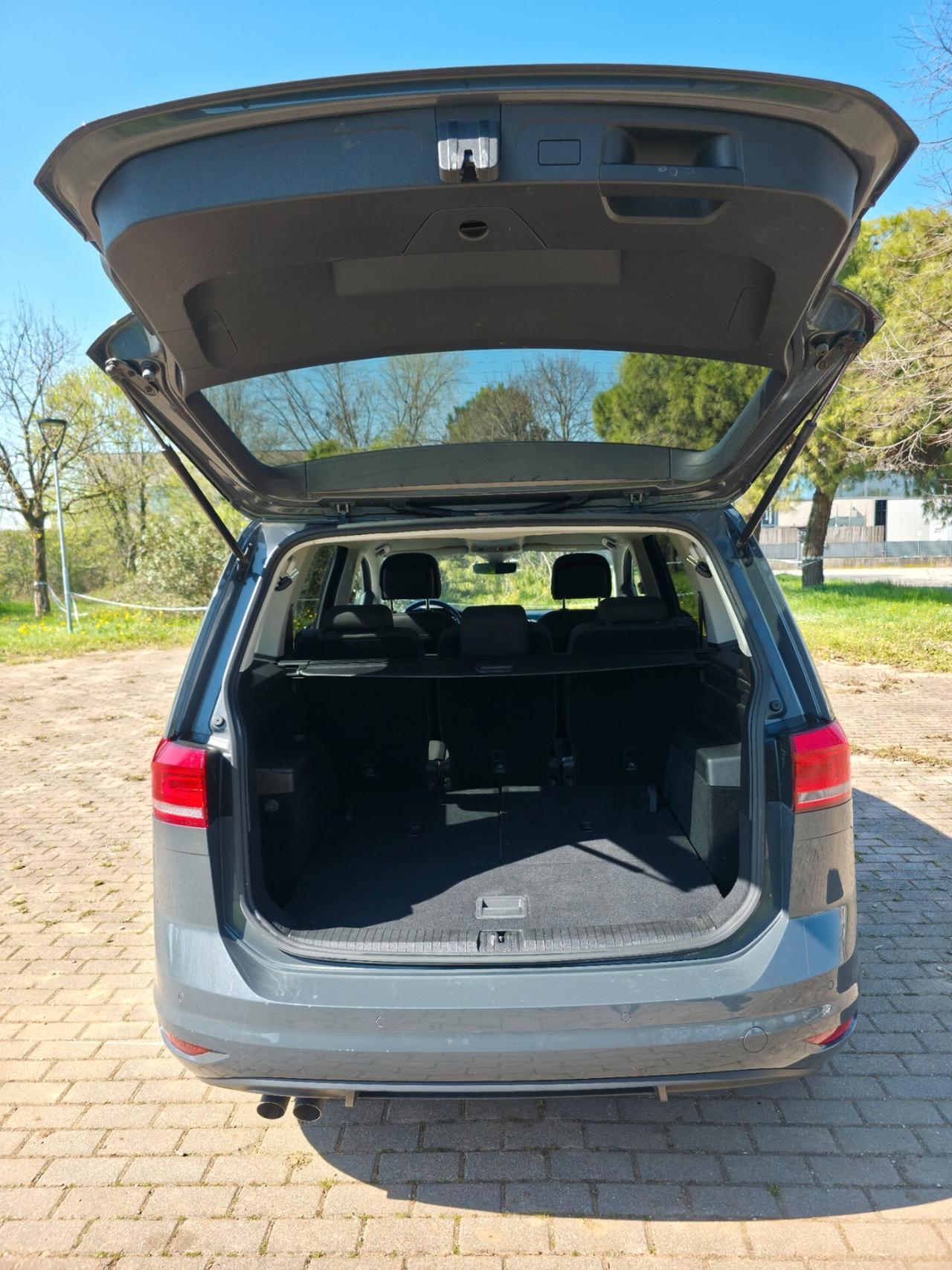 Volkswagen Touran 7 Posti 2.0 TDI 150 CV SCR DSG Executive BlueMotion Tech. TAGLIANDI UFFICIALI