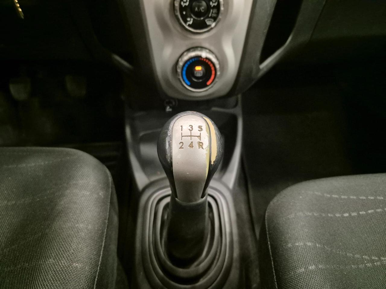 Toyota Yaris 5p 1.3 Navy - NEOPATENTATI - Navi - Clima