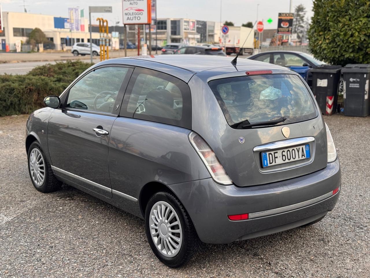 Lancia Ypsilon 1.3 MJT 75 CV Platino