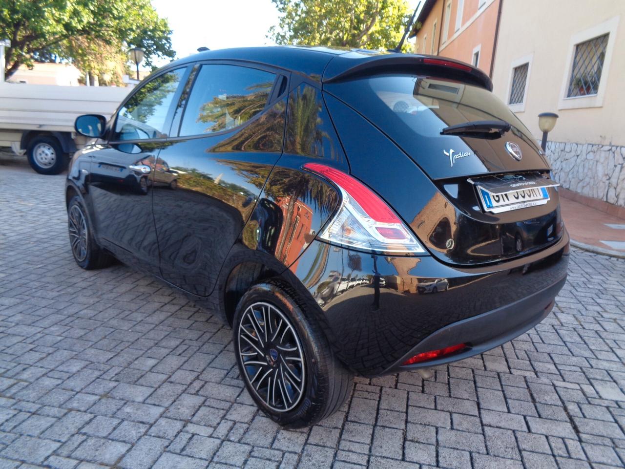 Lancia Ypsilon 1.0 FireFly 5 posti S&S Hybrid Silver
