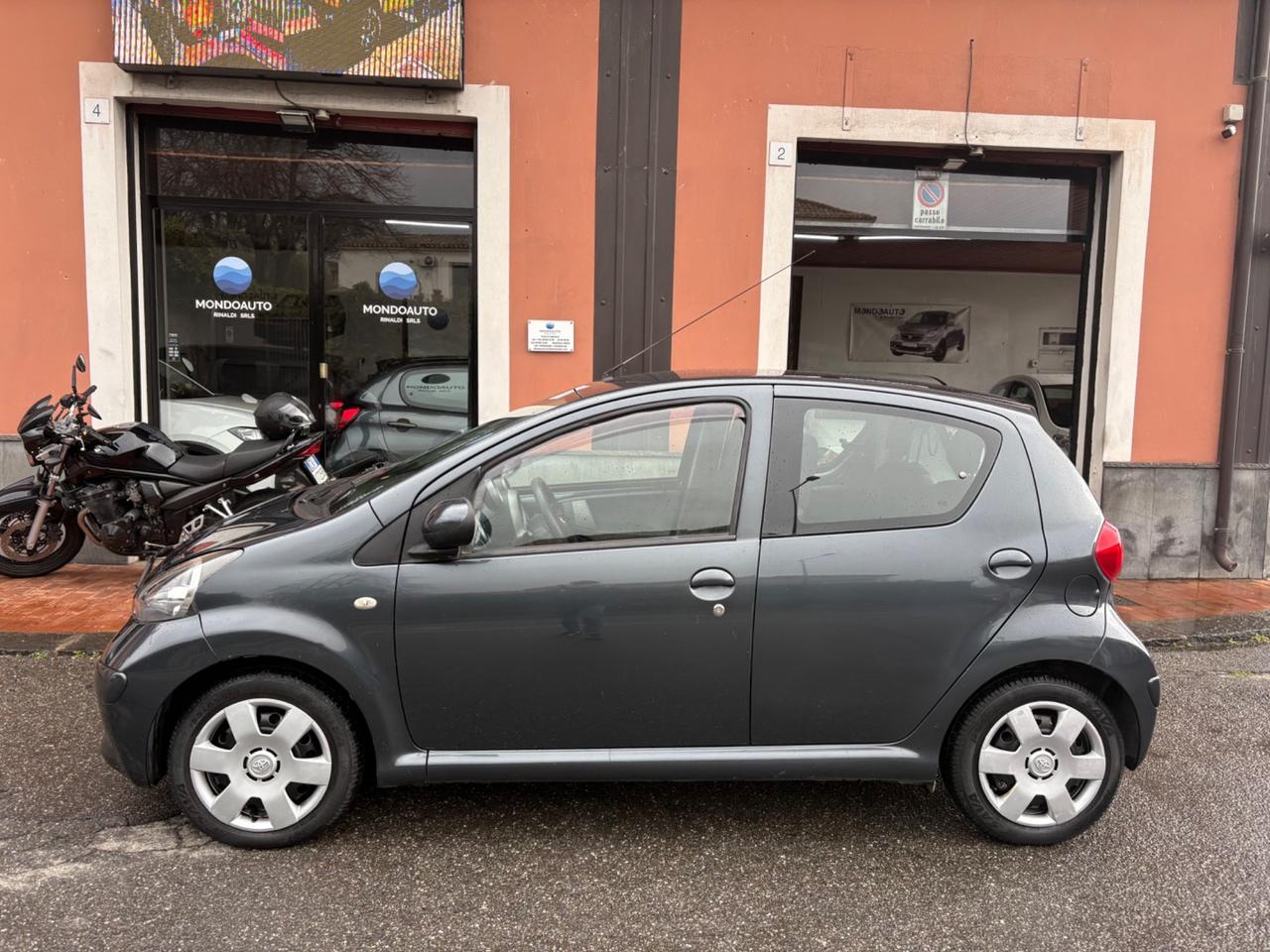 Toyota Aygo 1.0 12V VVT-i 5 porte Sol automatica