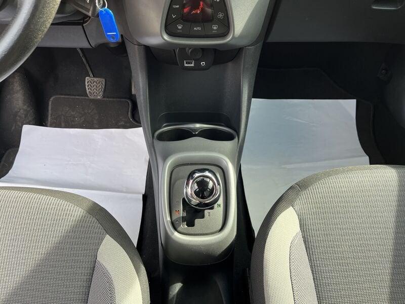 Toyota Aygo Connect 1.0 VVT-i 72 CV 5 porte x-play MMT