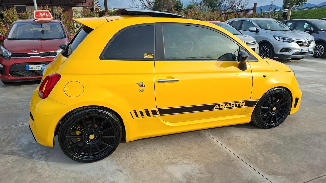 Abarth 595 1.4 Turbo T-Jet 165 CV con tetto apribile