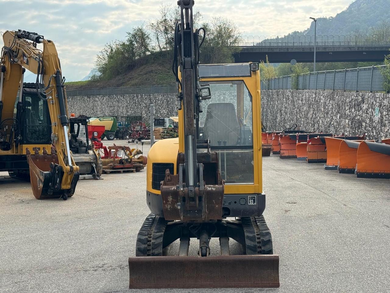 MINIESCAVATORE VOLVO ECR 28