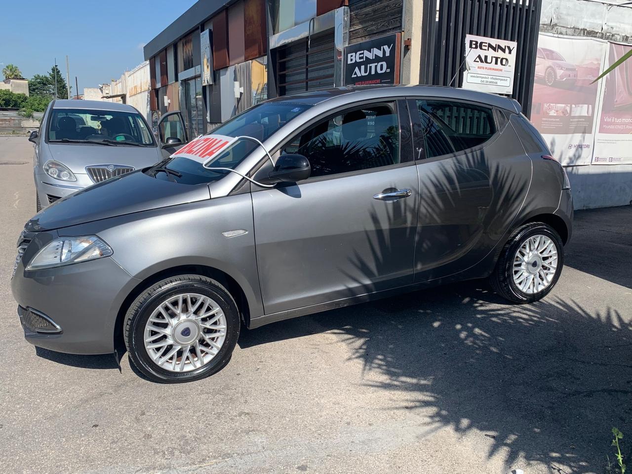 Lancia Ypsilon 0.9 TwinAir 85 CV 5 porte S&S Platinum