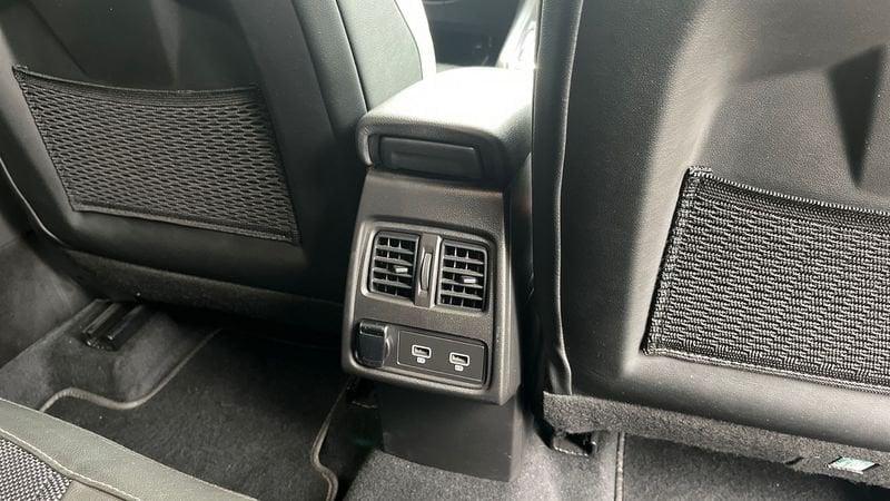 Renault Captur 1.6 E-Tech hybrid Intens 145cv auto 1.6 E-TECH Hybrid Intens Auto 145cv
