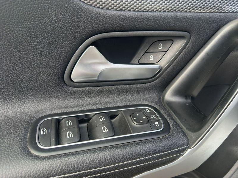 Mercedes-Benz Classe A A 180 d Sport auto