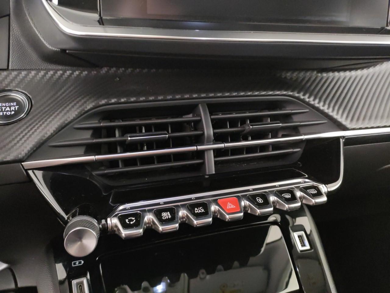 PEUGEOT e-2008 Allure Pack 100kW