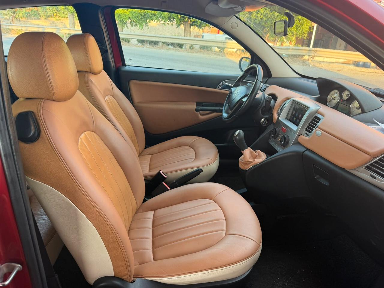 Lancia Ypsilon 1.3 MJT 75 CV Oro Bianco
