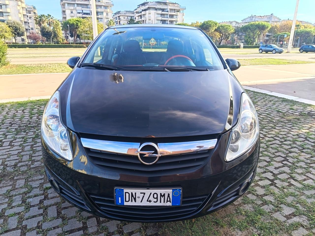 Opel Corsa 1.2 benz neopatentati 150.000km