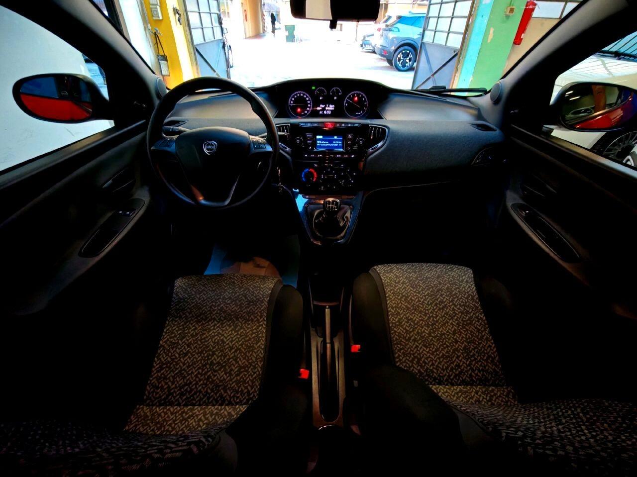 Lancia Ypsilon 1.0 Hybrid Ecochic