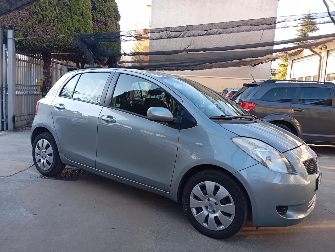 Toyota Yaris 1.0 5 porte Sol neopatentati permute