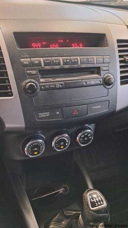 Mitsubishi Outlander Outlander 2.2 DI-D Intense DPF