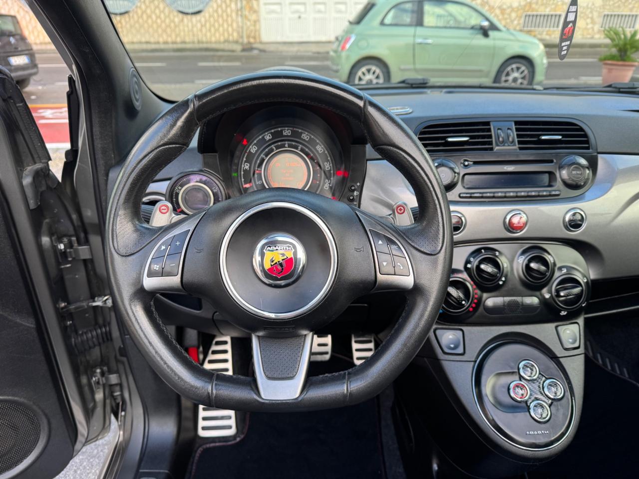 Abarth 500C 1.4 TURBOBENZINA 140CV 2010