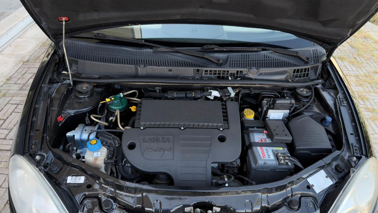 Lancia Ypsilon 1.3 MJT 90 CV Platino
