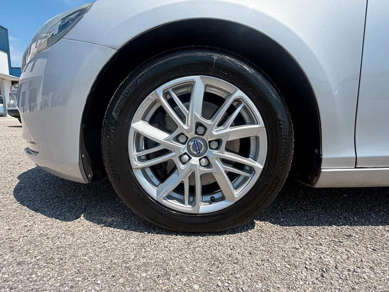 Volvo V40 D2