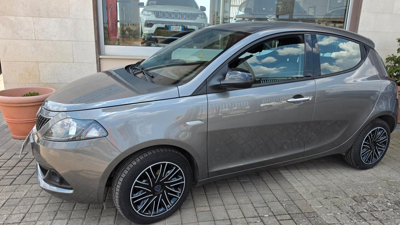 Lancia Ypsilon 1.0 FireFly 5 porte S&S Hybrid Ecochic