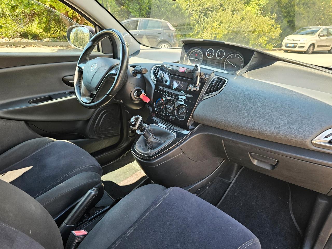 Lancia Ypsilon 1.2 69 CV 5 porte Platinum