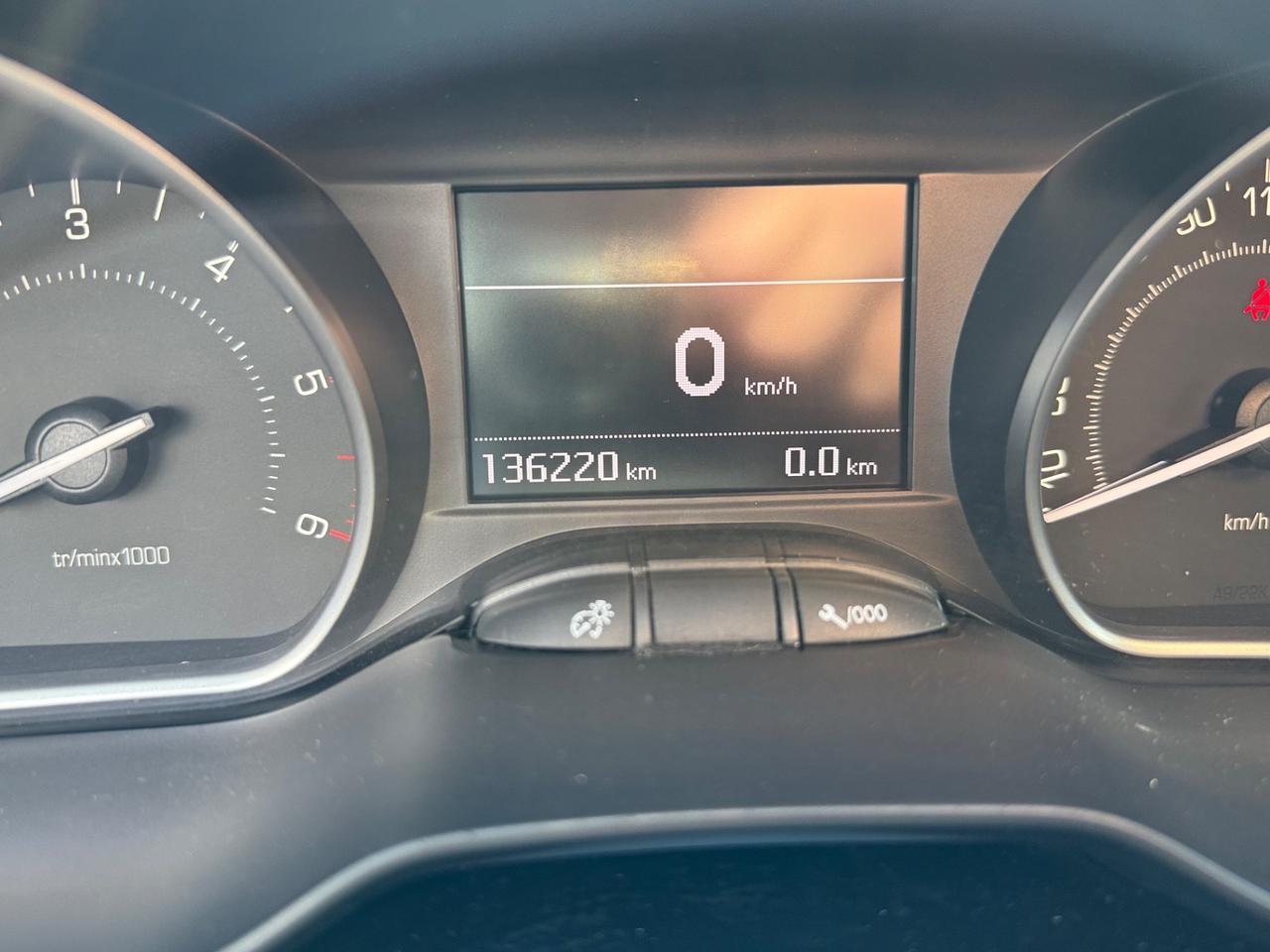 Peugeot 208 BlueHDi 100 5 porte Allure