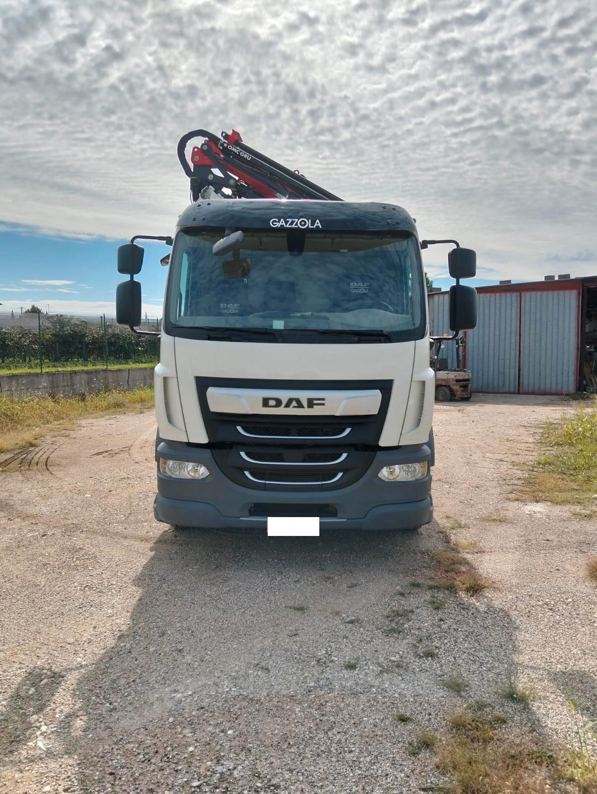 Motrice DAF con Gru #GM