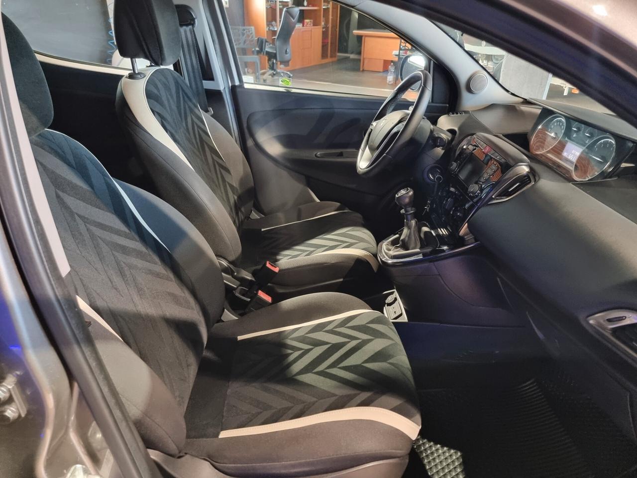 Lancia Ypsilon 1.2 69 CV 5 porte Gold