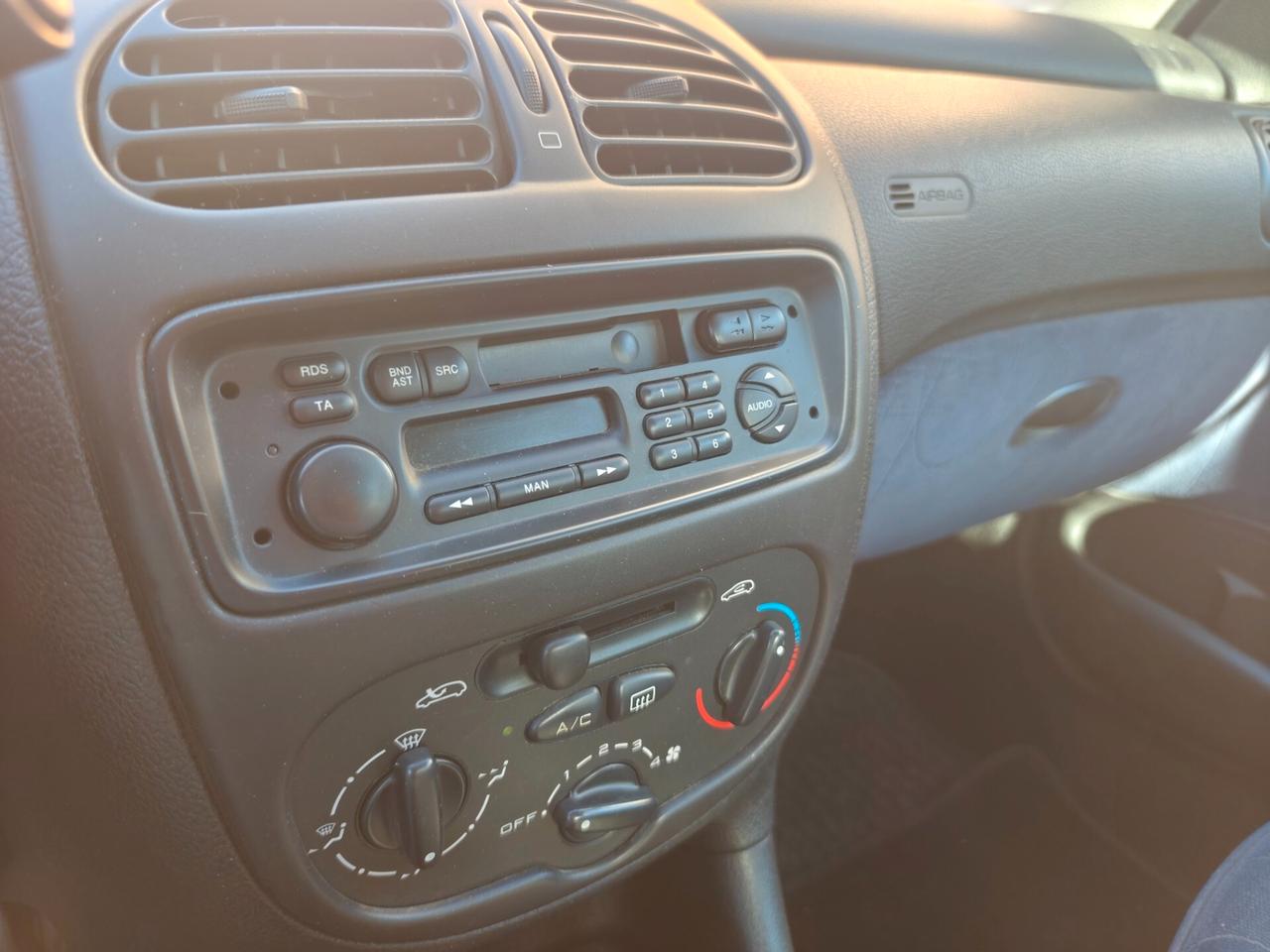 Peugeot 206 1.1 Benz 55 Milà km 5 porte XT