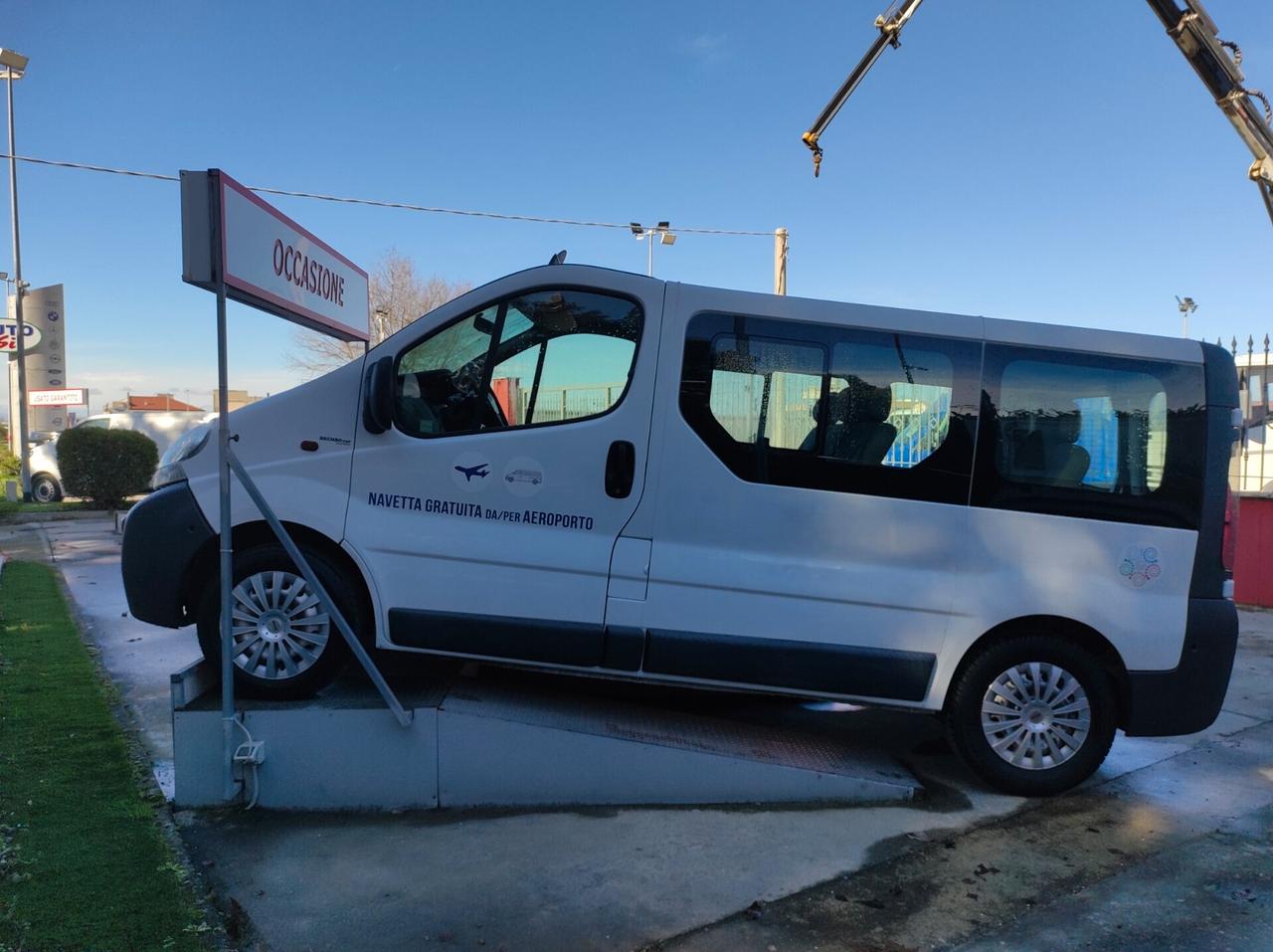 Renault Trafic 1.9 dCi - 80cv 9 POSTI