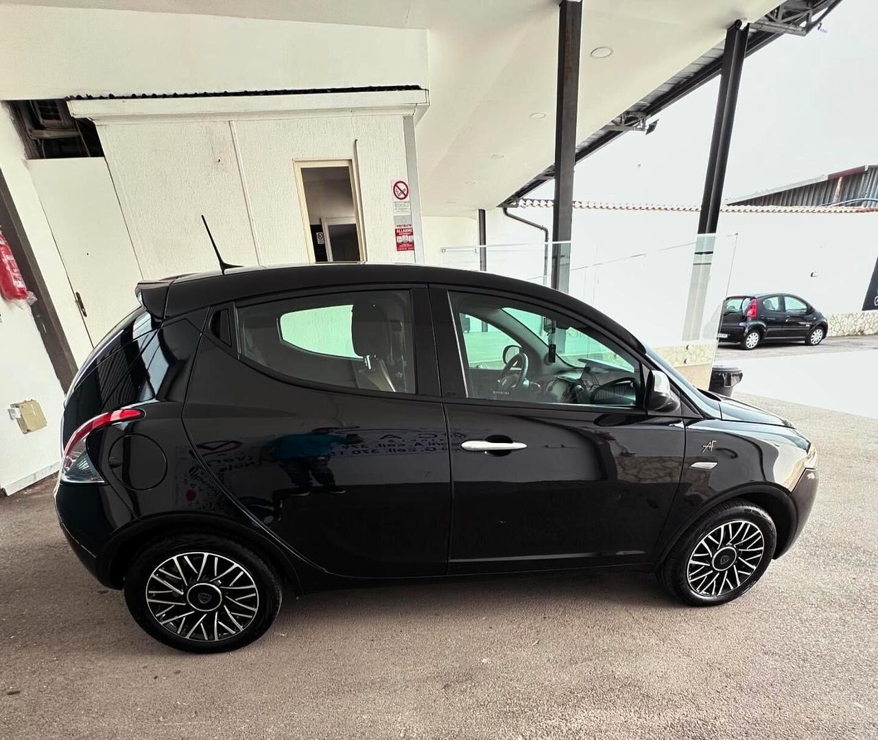 Lancia Ypsilon 1.0 5 porte S&S Mild Hybrid Alberta Ferretti