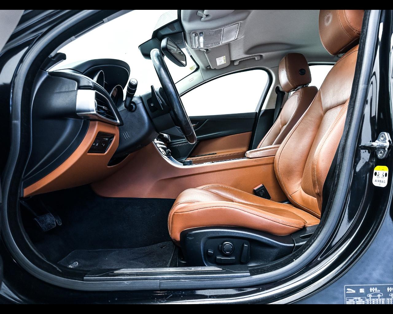 JAGUAR XE 2.0 D Turbo 180 CV AWD aut. Prestig