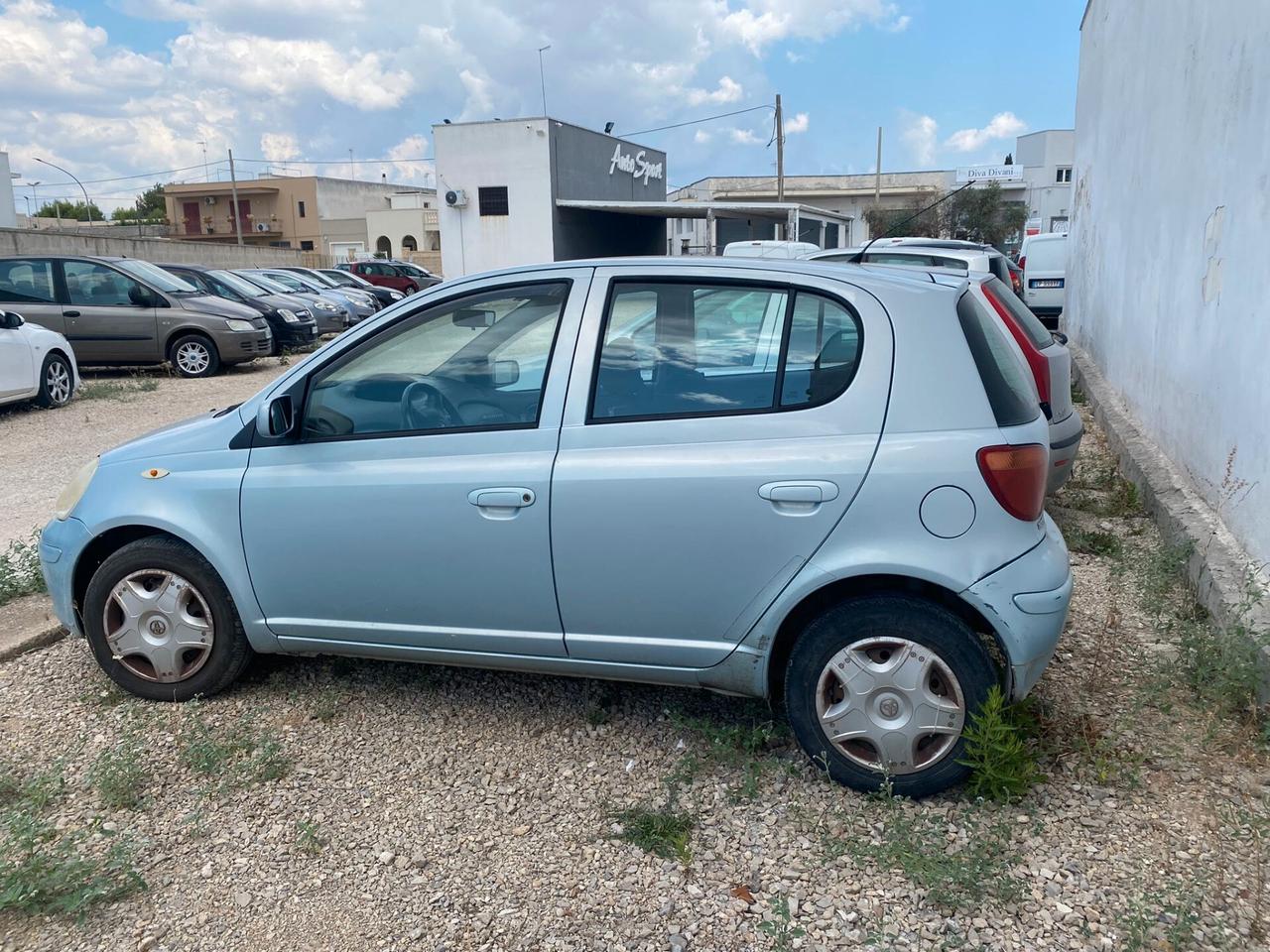 Toyota Yaris 1.0i 16V cat 5 porte Sol