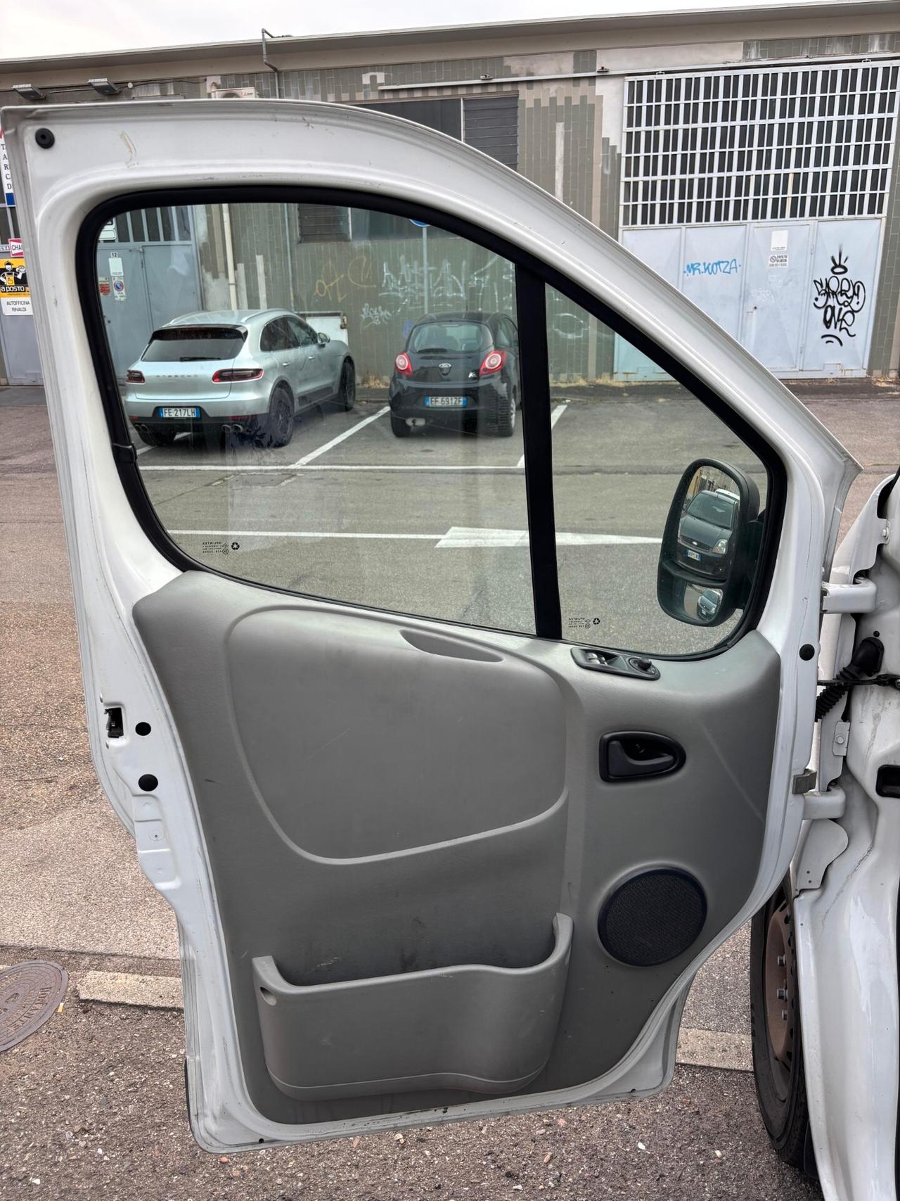 RENAULT TRAFIC