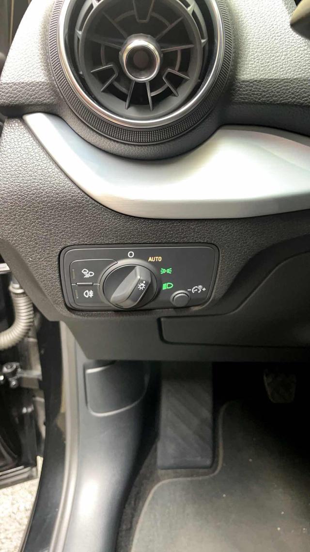 AUDI Q2 30 TFSI Business Design