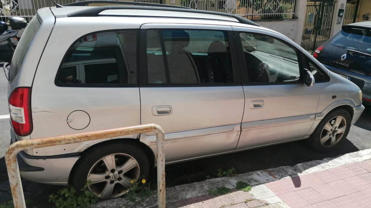 Opel Zafira 2.2 16V 7 POSTI