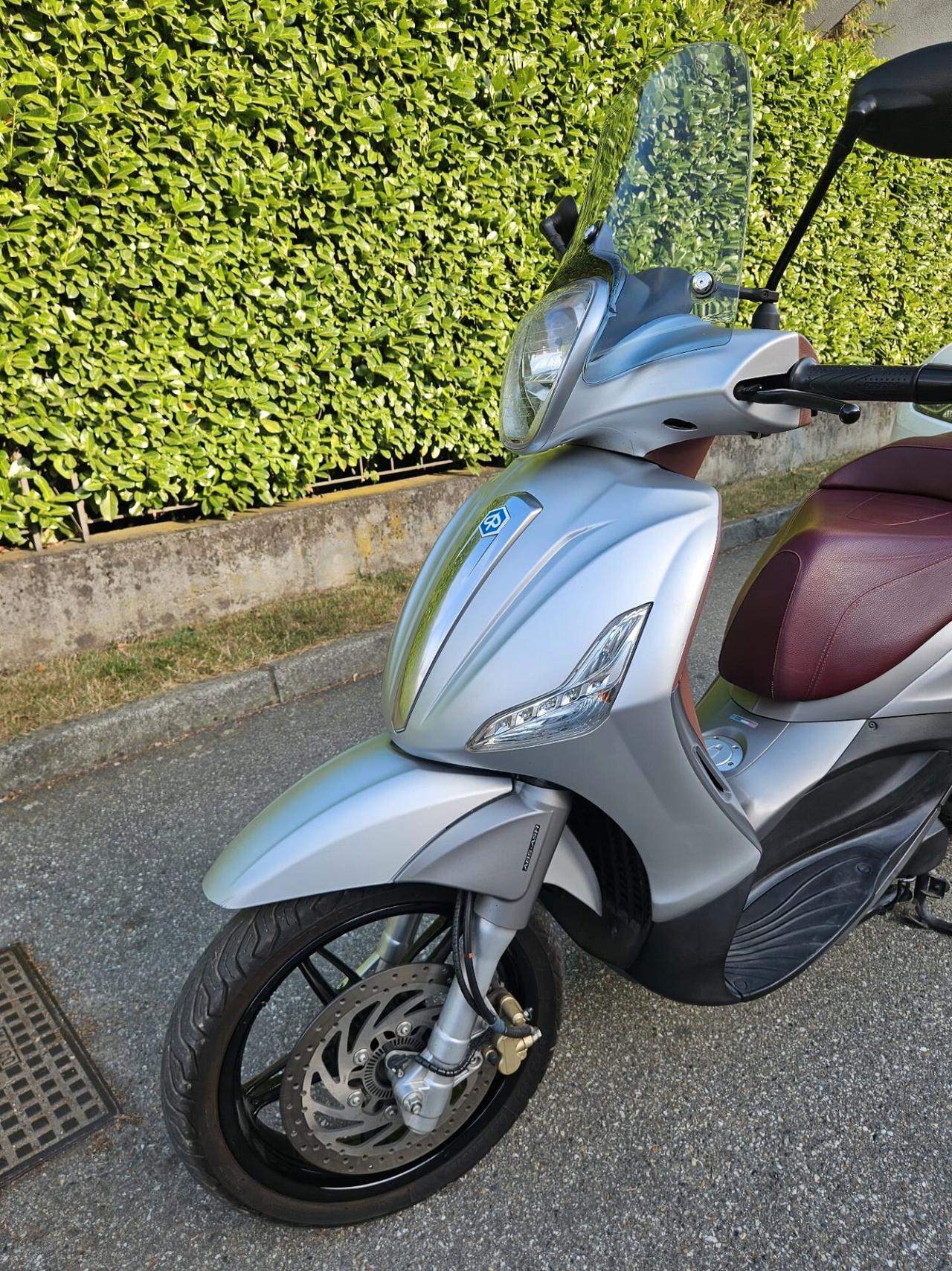 Piaggio Beverly 350 sport touring
