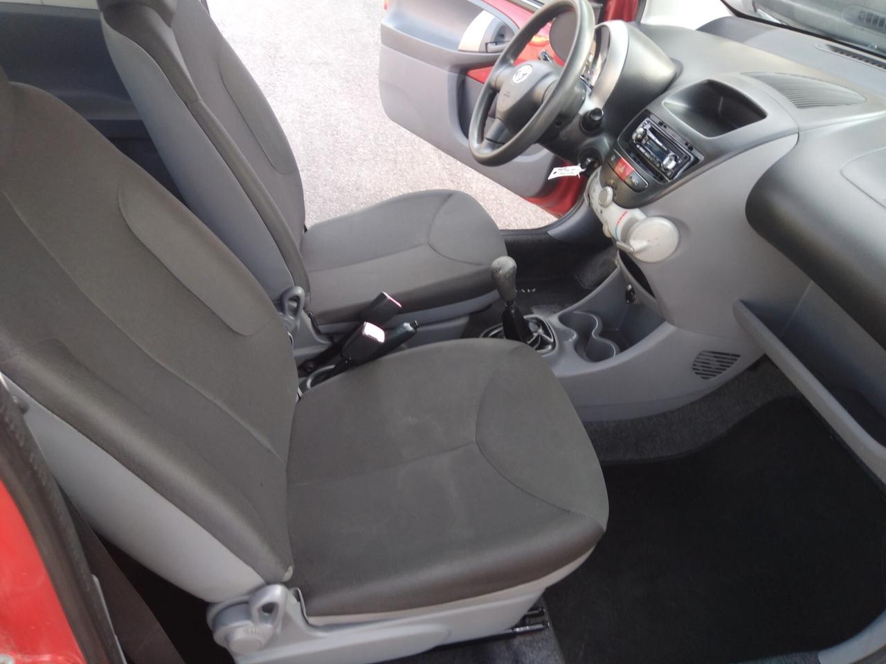 Toyota Aygo 1.0 12V VVT-i 3 porte Sol x neopatentati