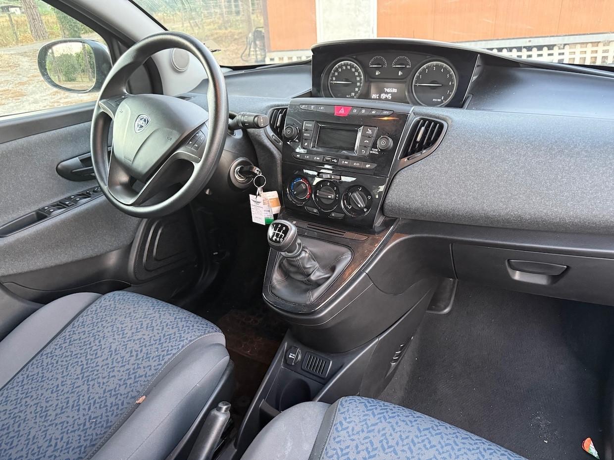 Lancia Ypsilon 1.0 FireFly 5 porte S&S Hybrid Silver