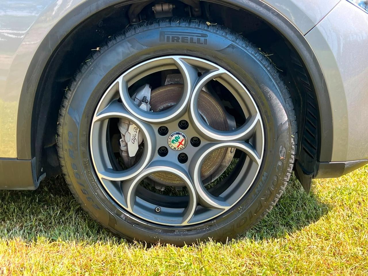 Alfa Romeo Stelvio 2.2 Turbodiesel 160 CV AT8 RWD Sport-Tech